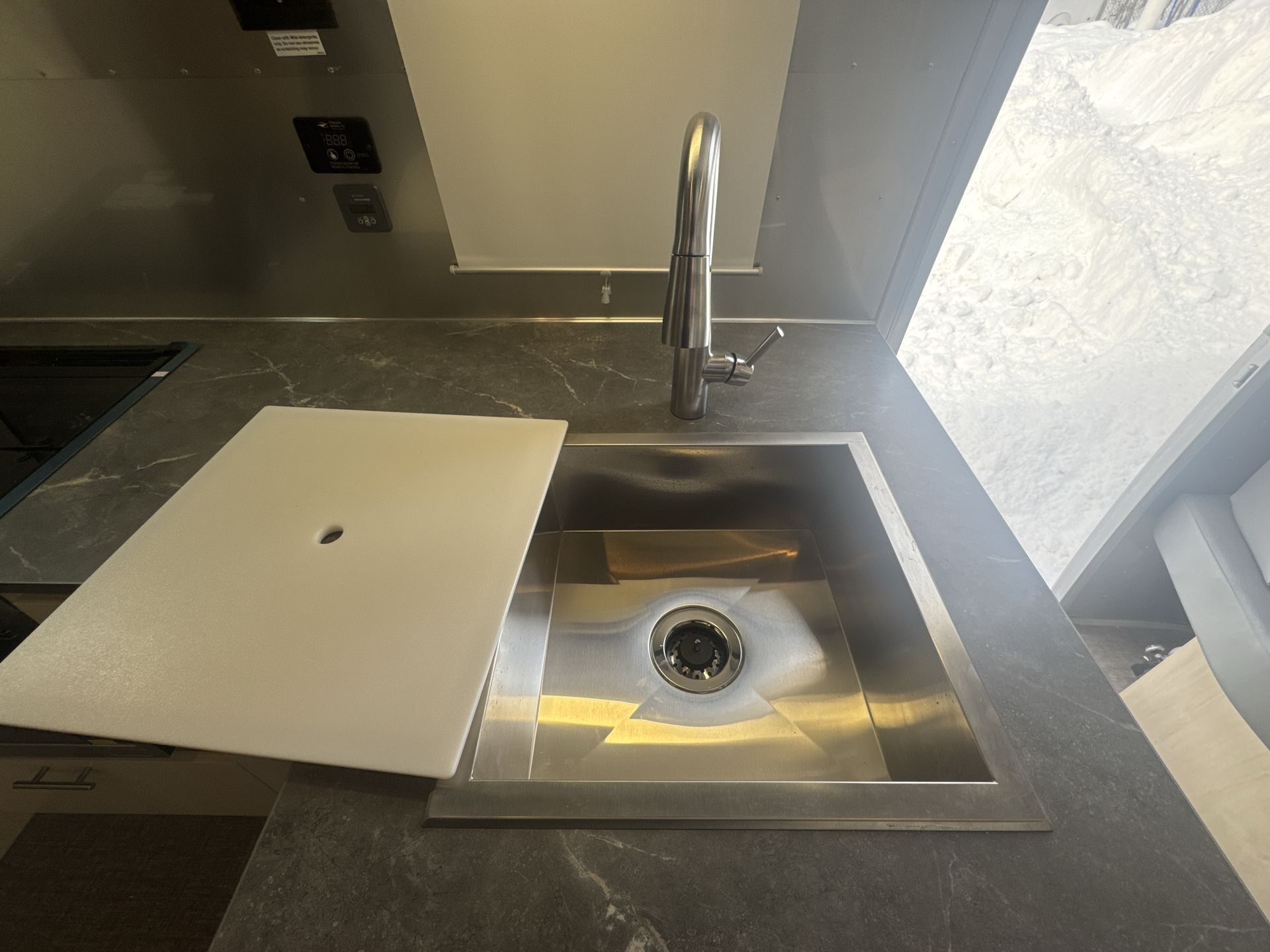 2025 Airstream 27FBQ Base