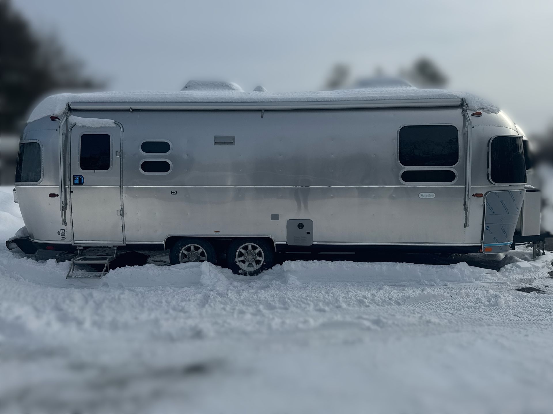 2025 Airstream 27FBQ Base