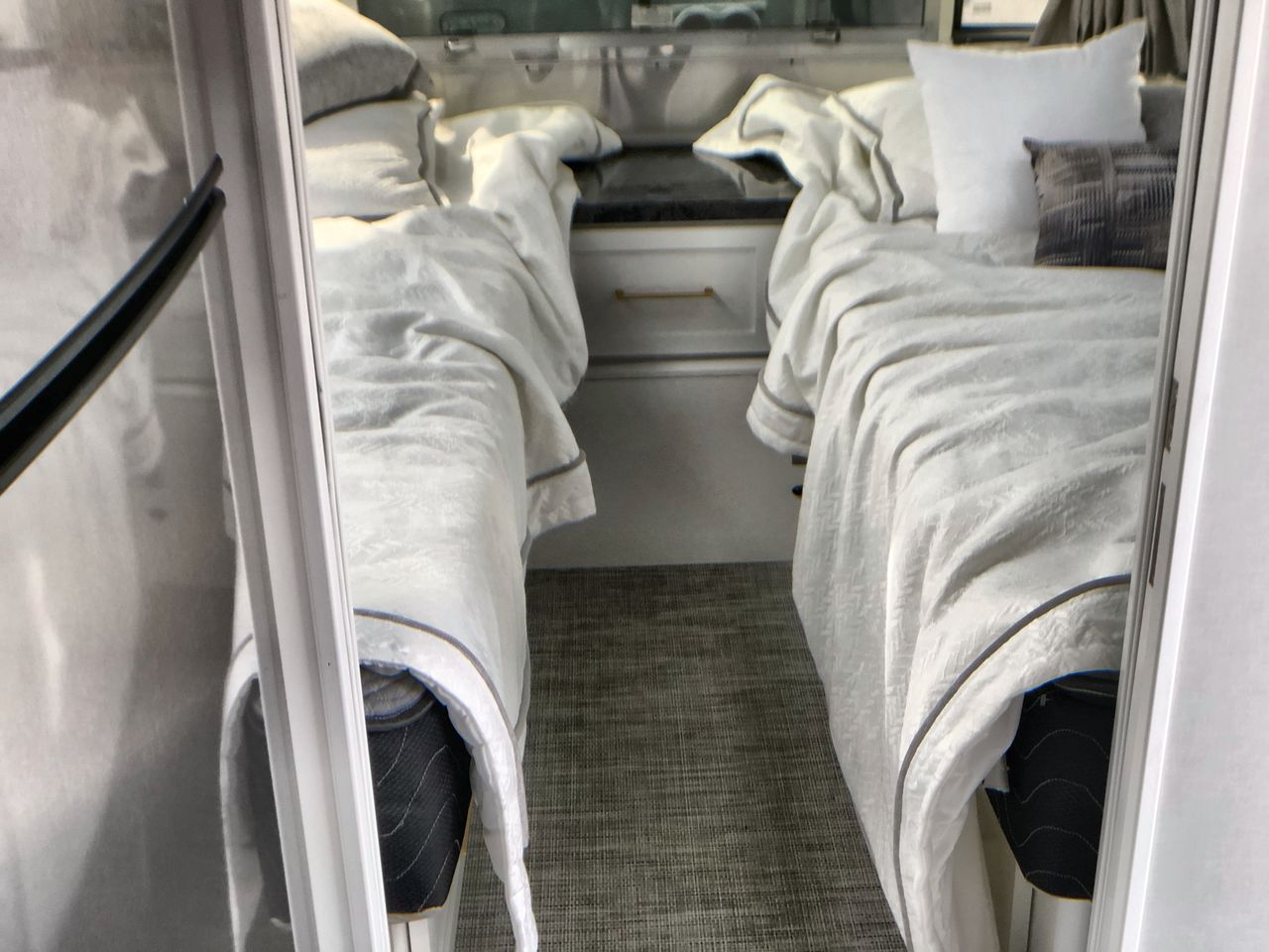 2026 Airstream 33FBT Base