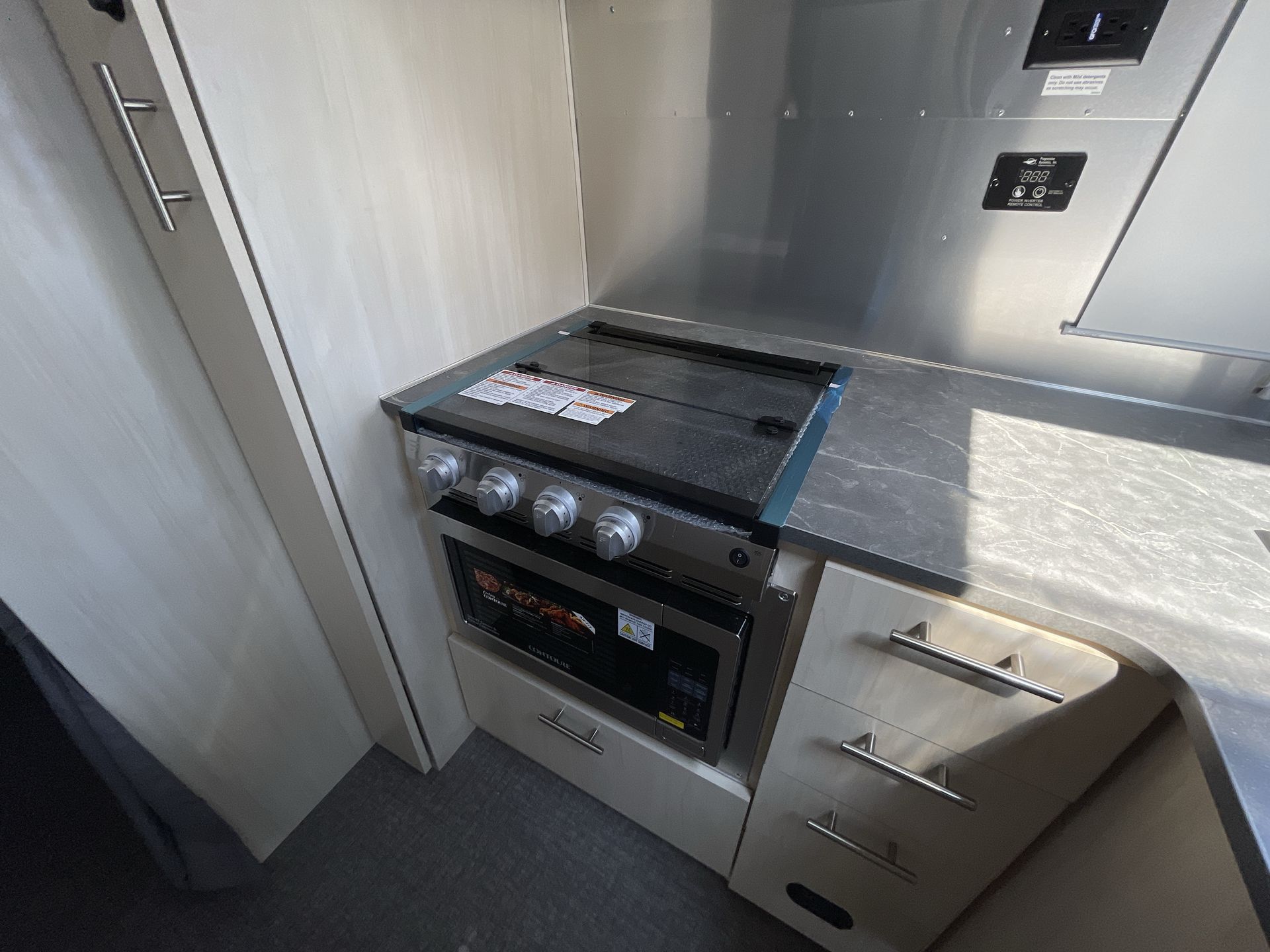 2026 Airstream 25FBQ Base