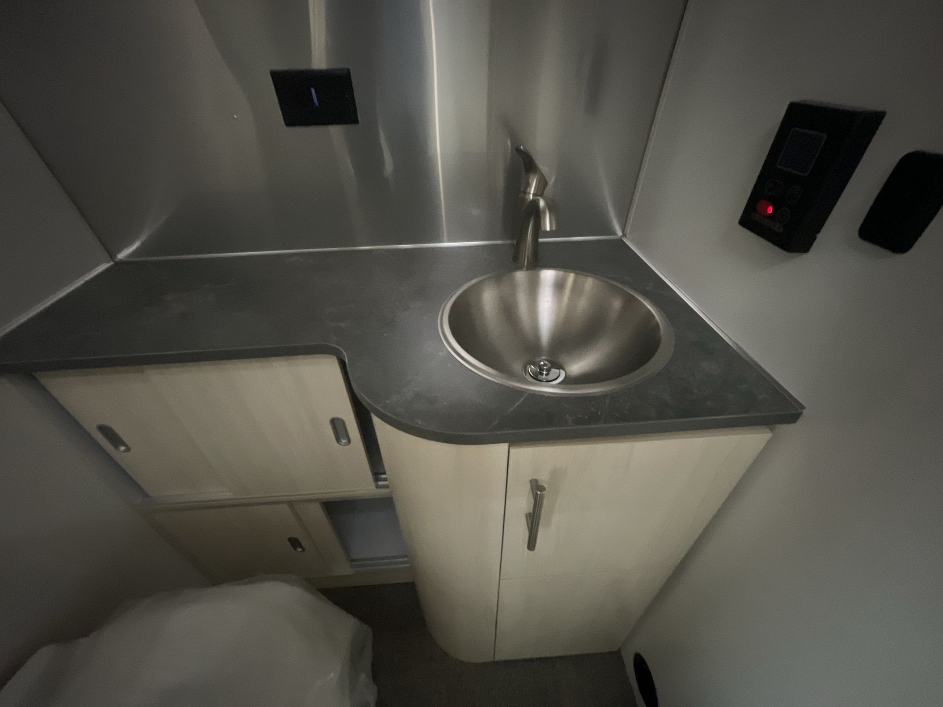 2025 Airstream 27FBQ Base