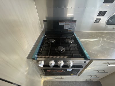 2025 Airstream 27FBQ Base