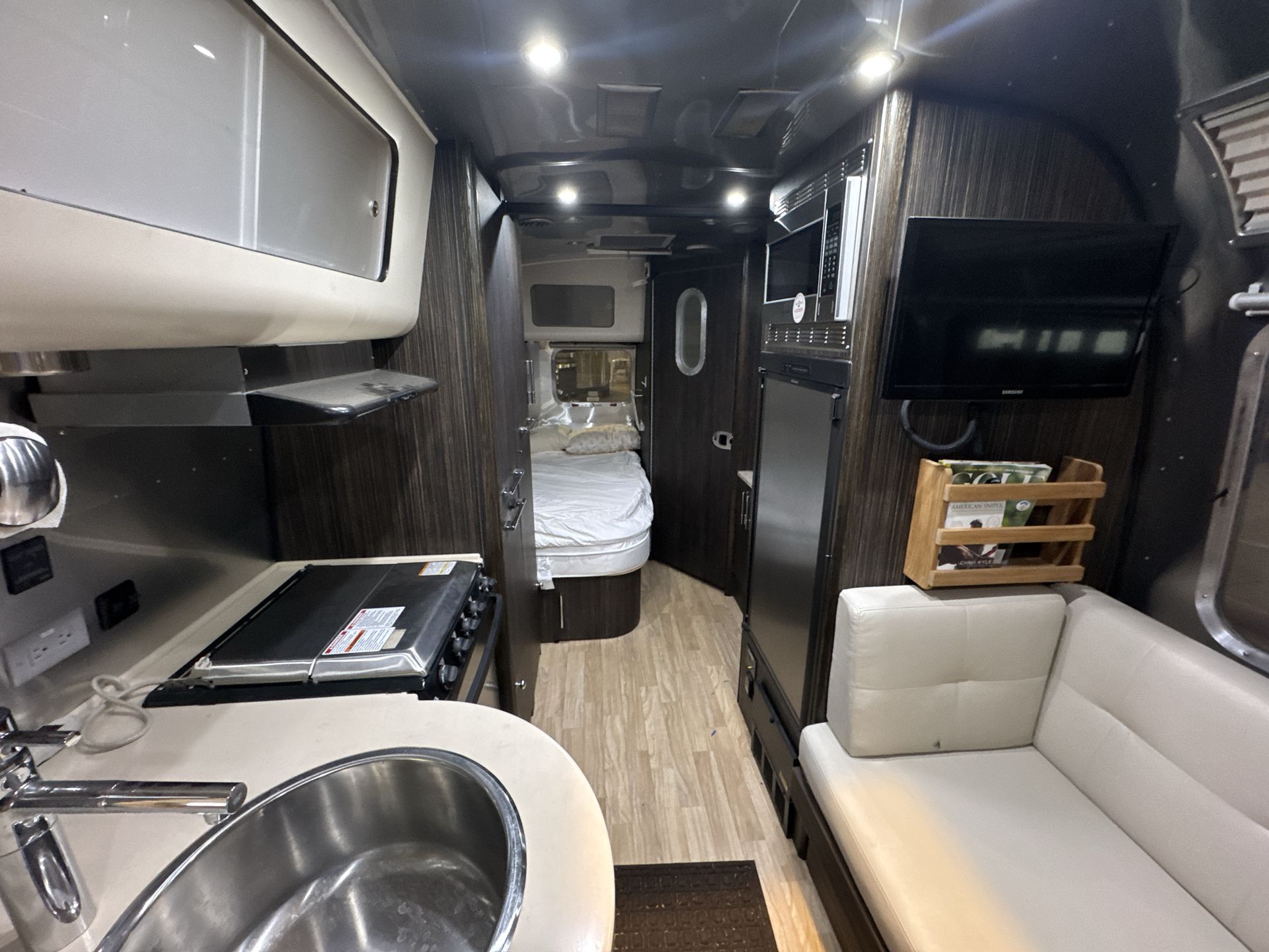2016 Airstream 23D International Serenity Base