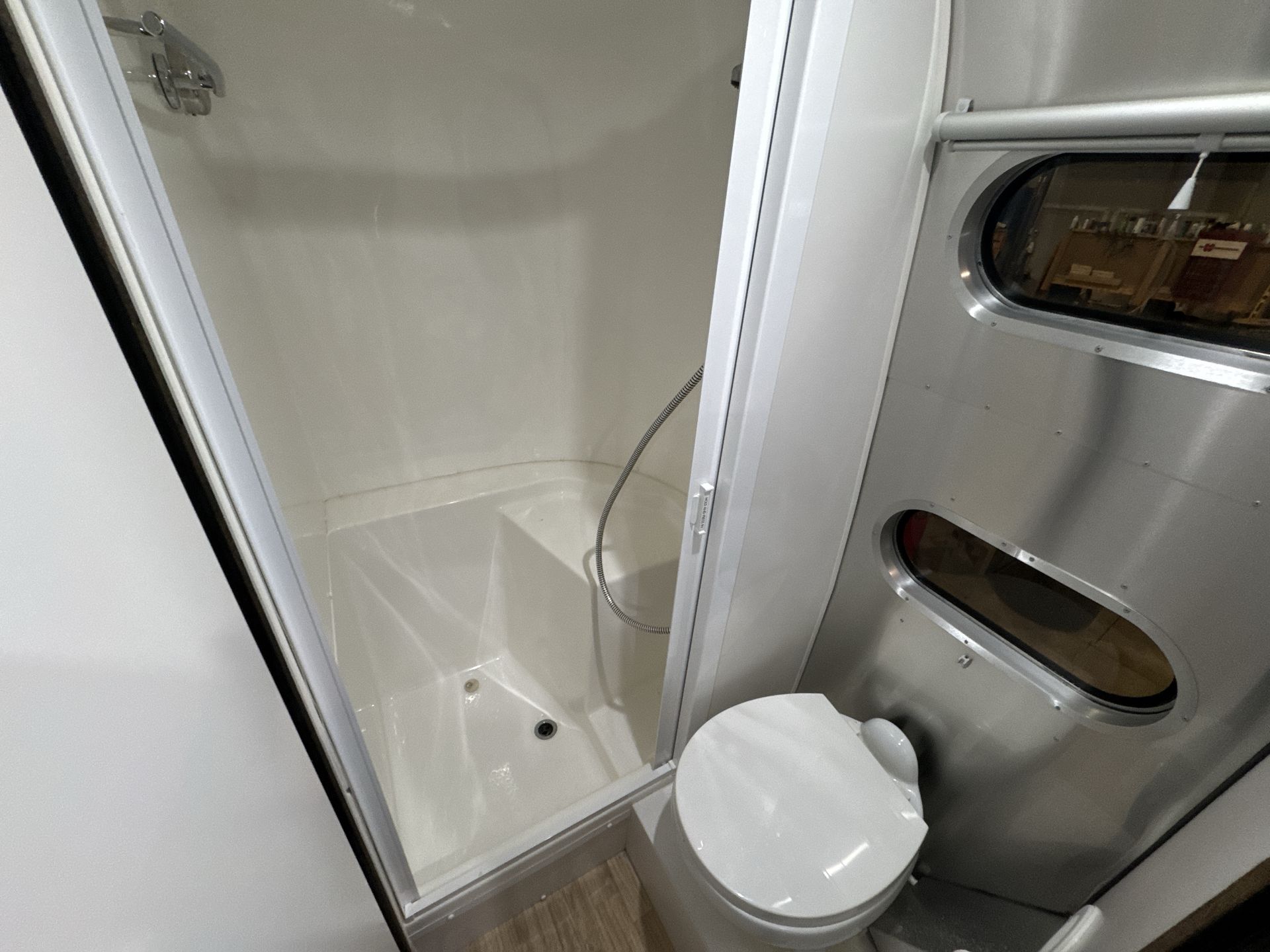 2016 Airstream 23D International Serenity Base