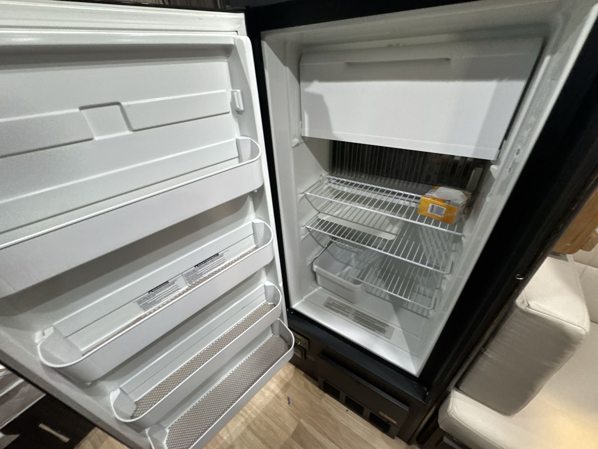 2016 Airstream 23D International Serenity Base