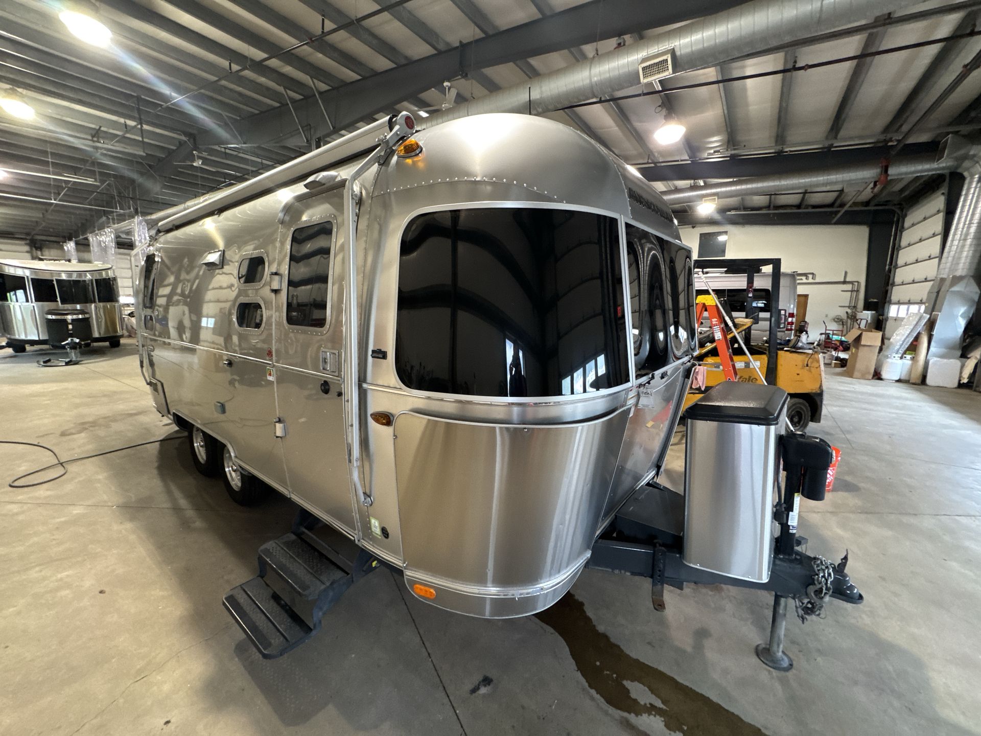 2016 Airstream 23D International Serenity Base