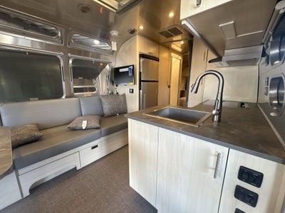2025 Airstream 25FBQ Base