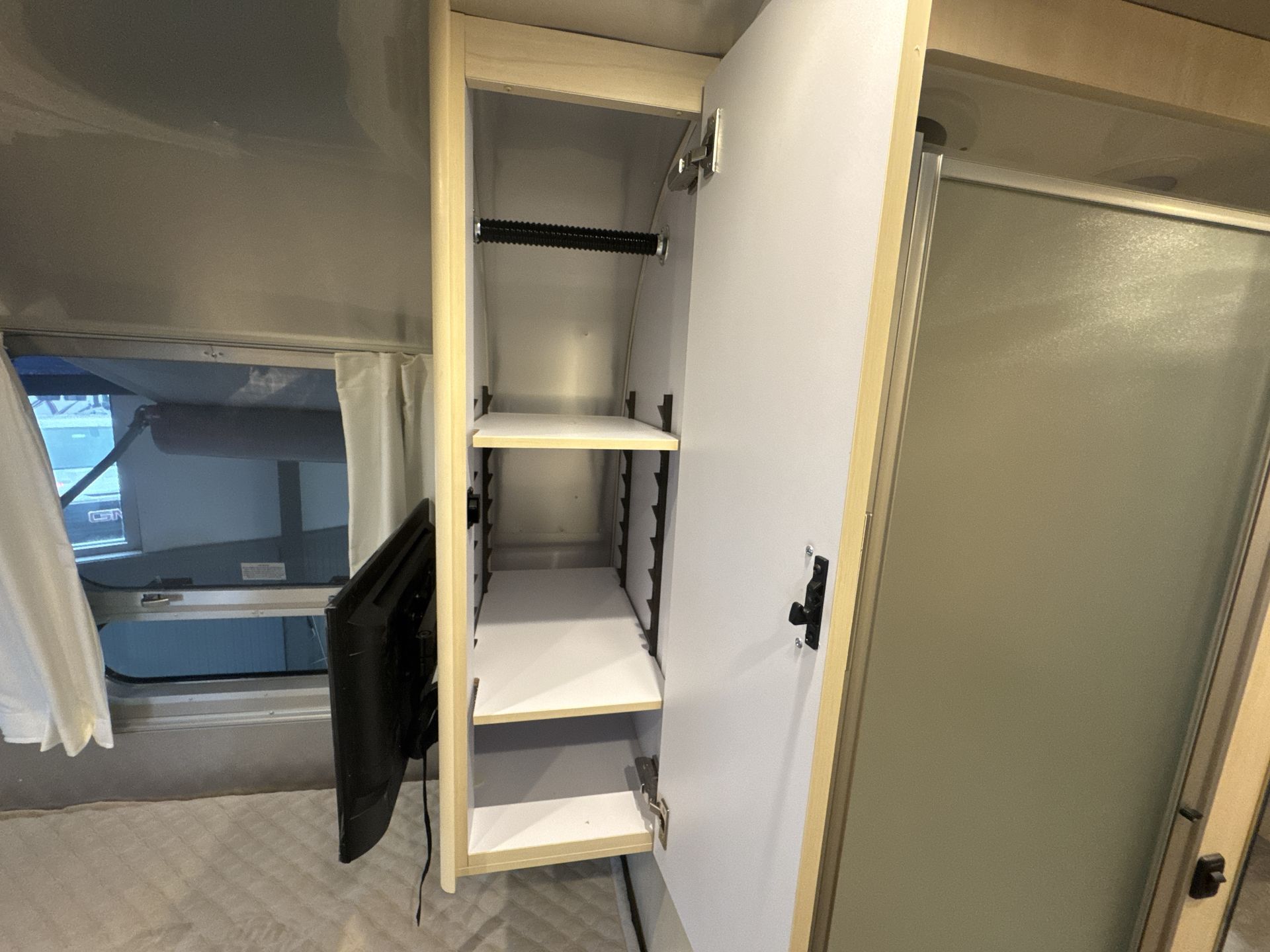 2026 Airstream 28RBT Base