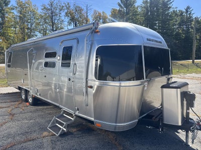 2021 Airstream 30RB Queen Base