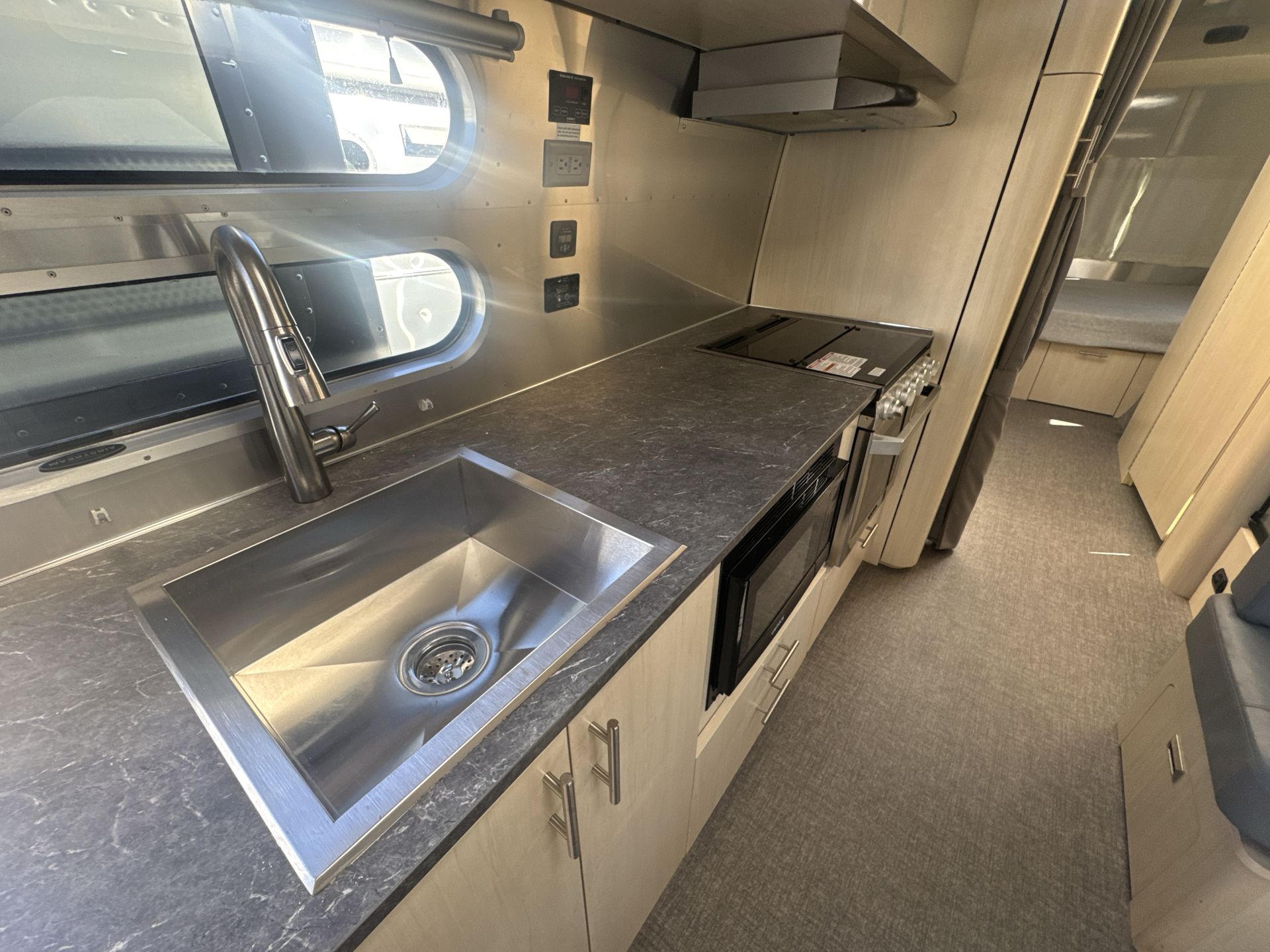 2021 Airstream 30RB Queen Base