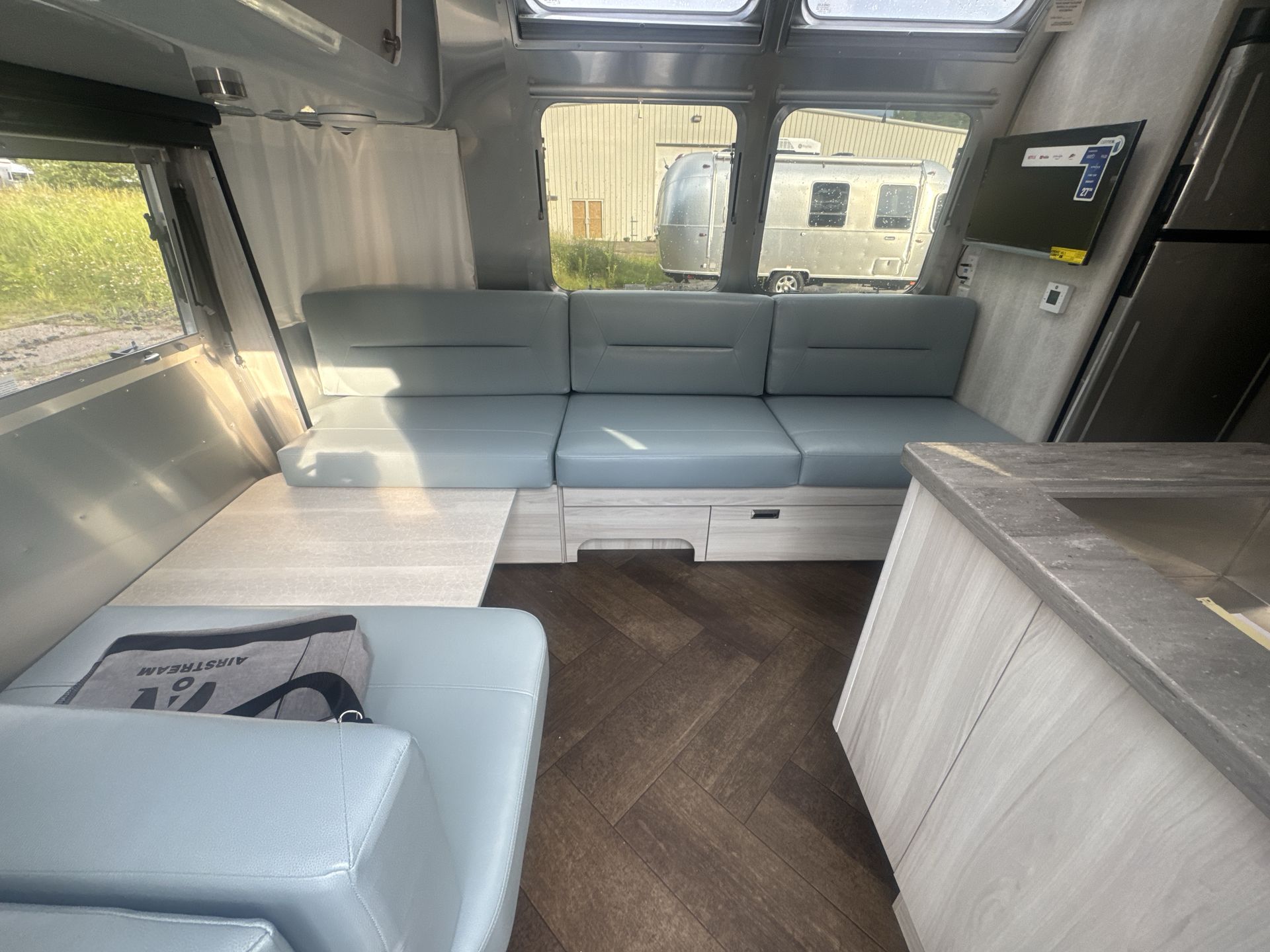 2025 Airstream 25FBT Base
