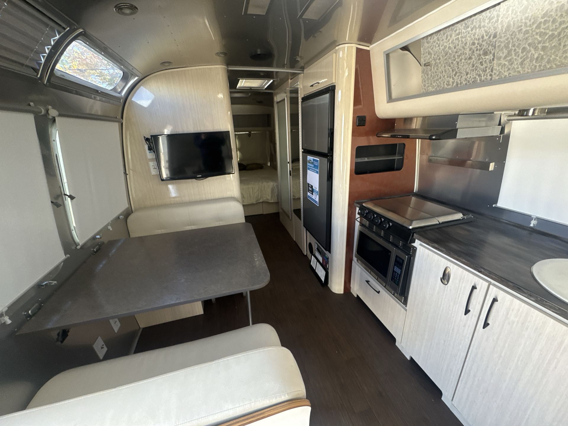 2017 Airstream 28RB (Rear Queen Bed) Base