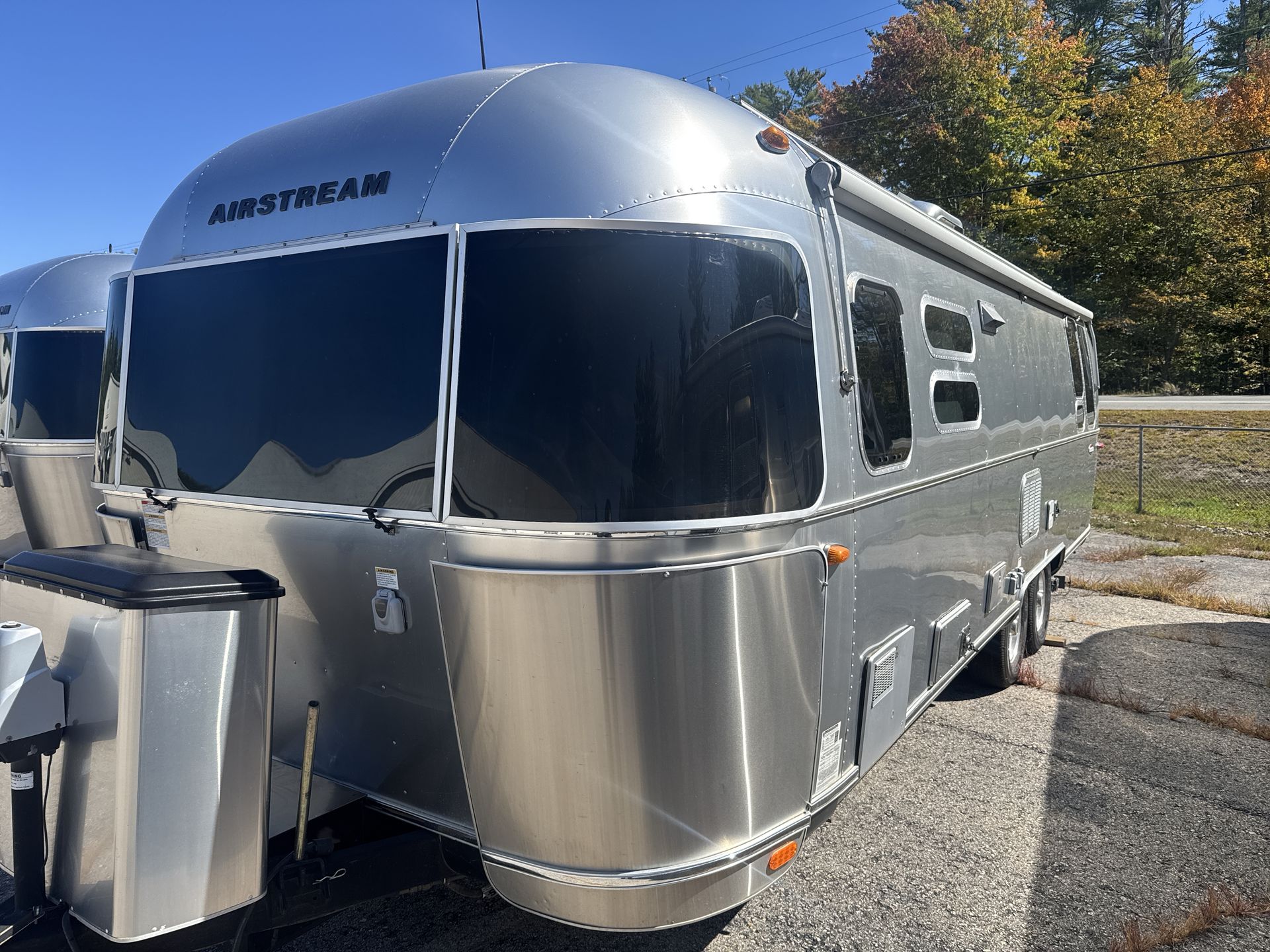 2017 Airstream 28RB (Rear Queen Bed) Base
