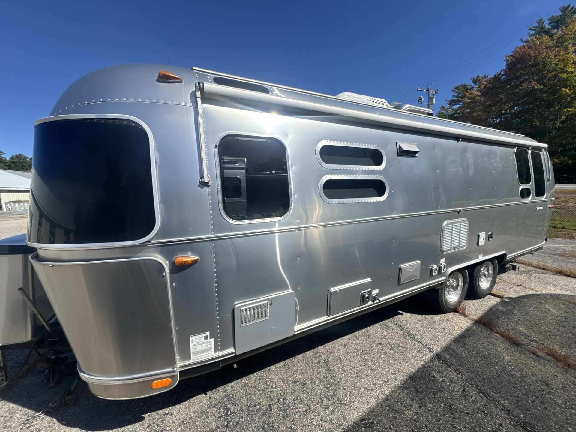 2017 Airstream 28RB (Rear Queen Bed) Base