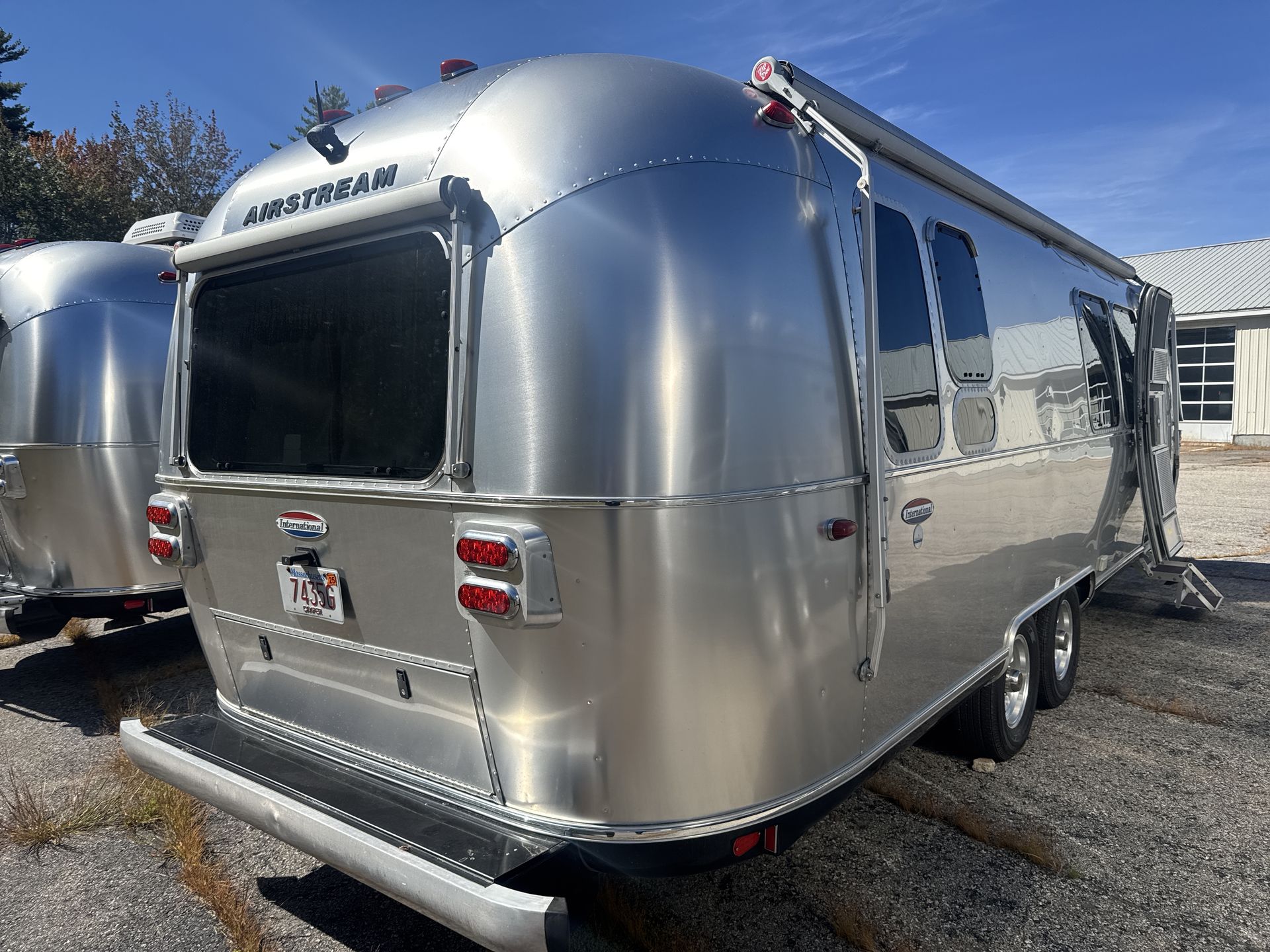 2017 Airstream 28RB (Rear Queen Bed) Base