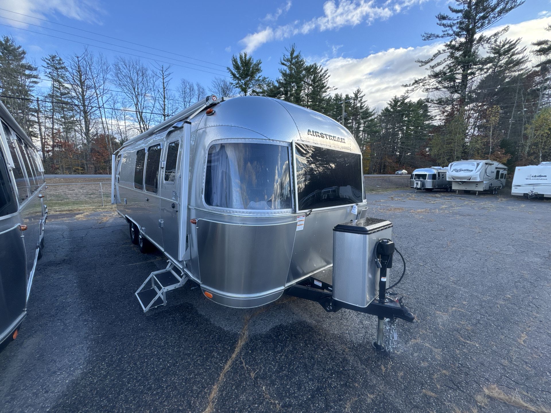 2022 Airstream 28RB Base