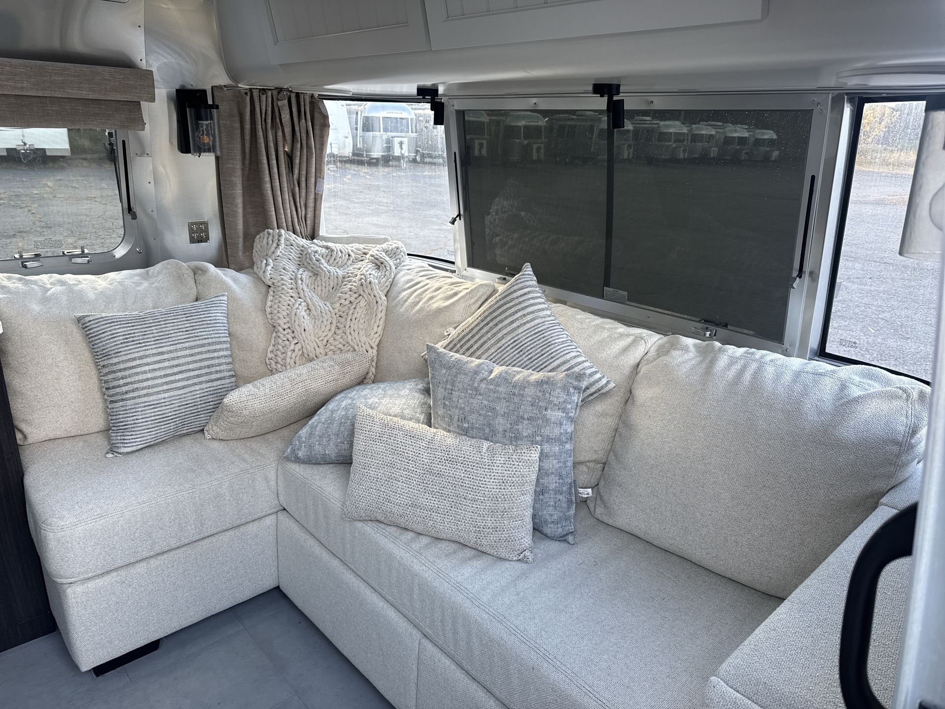 2022 Airstream 28RB Base