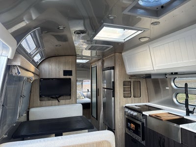 2022 Airstream 28RB Base