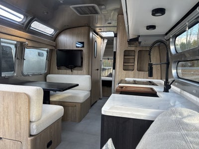 2022 Airstream 28RB Base