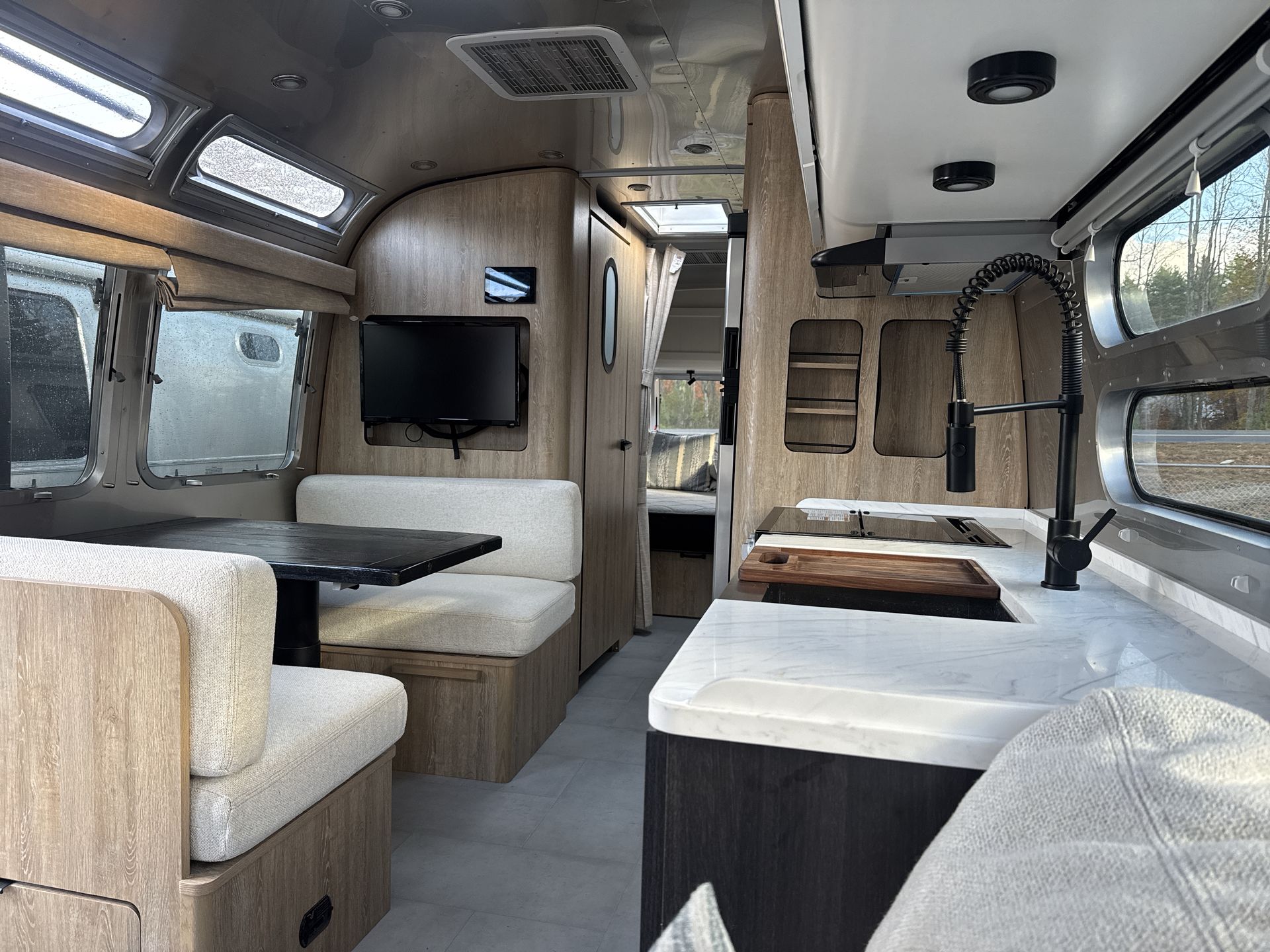 2022 Airstream 28RB Base