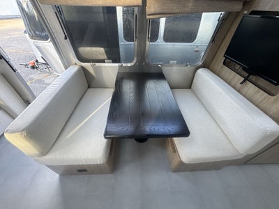 2022 Airstream 28RB Base