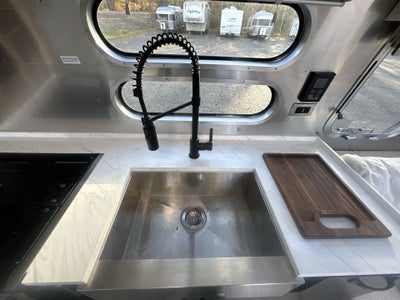 2022 Airstream 28RB Base