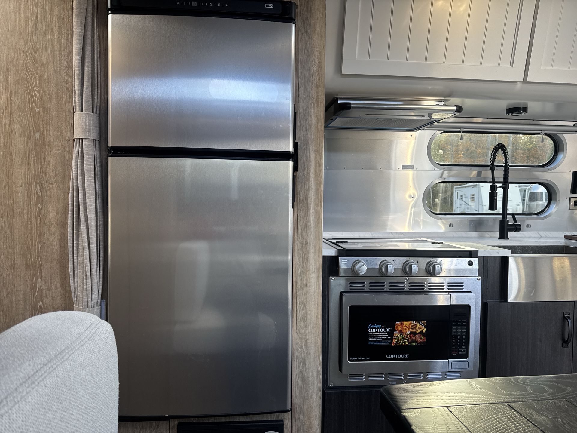 2022 Airstream 28RB Base