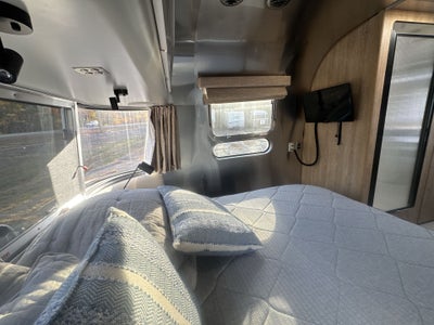 2022 Airstream 28RB Base