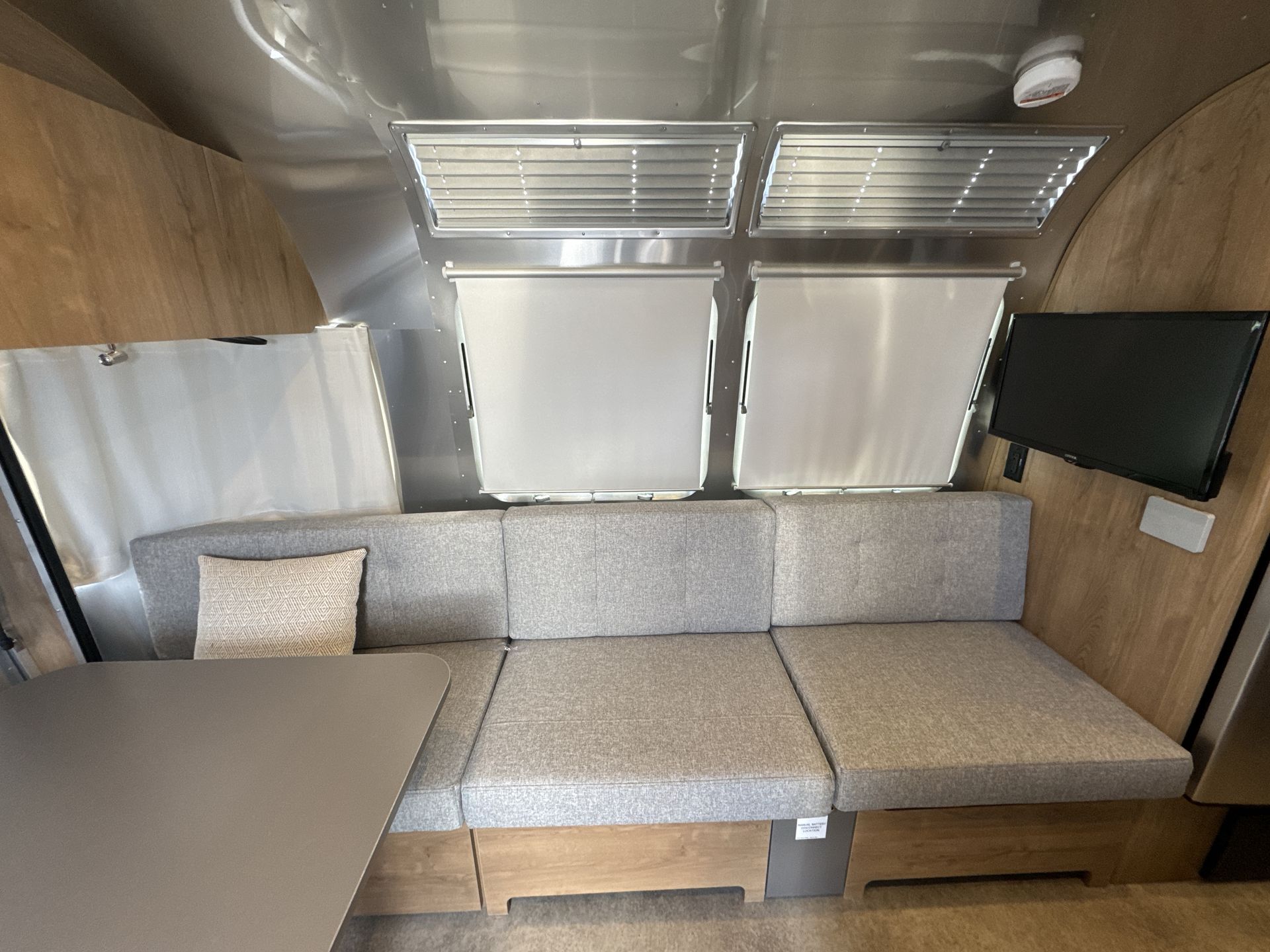2024 Airstream 25FB Base