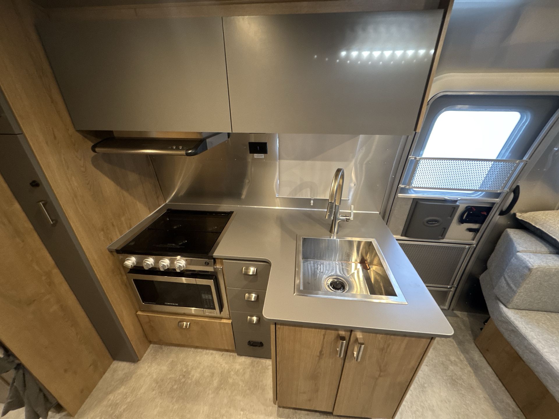 2024 Airstream 25FB Base