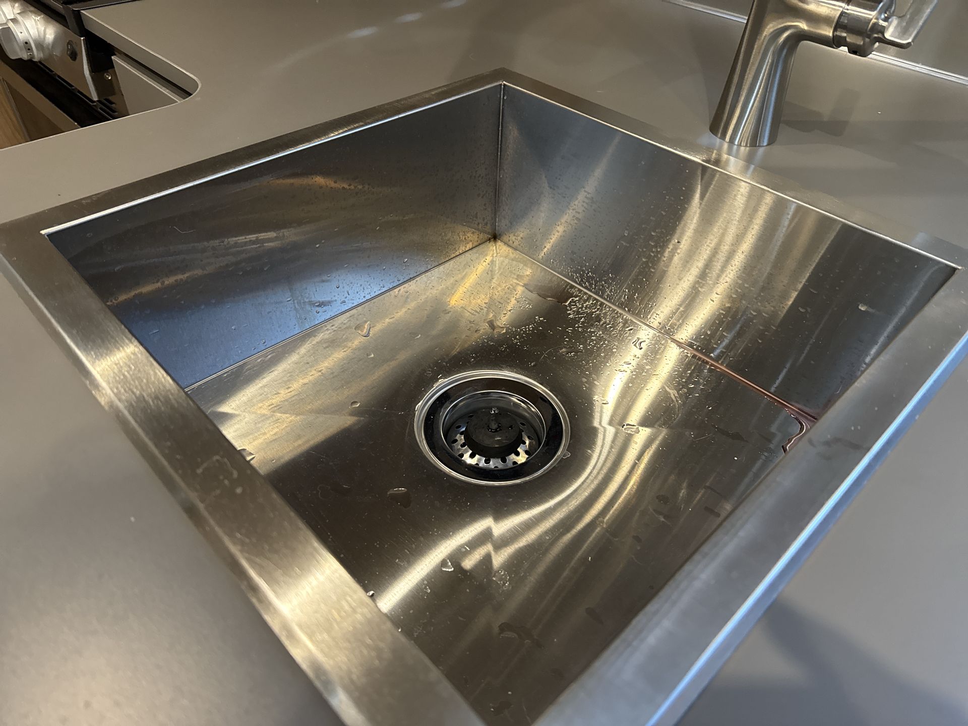 2024 Airstream 25FB Base