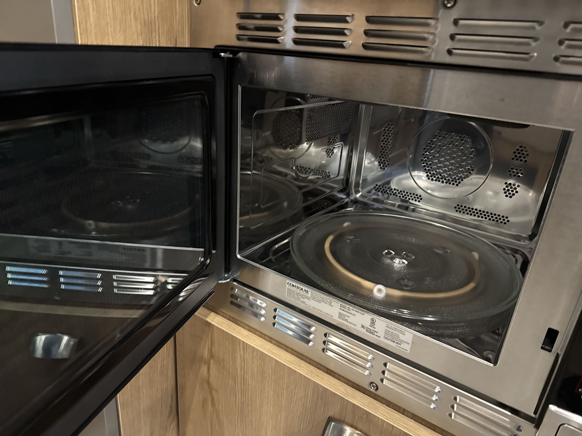 2024 Airstream 25FB Base