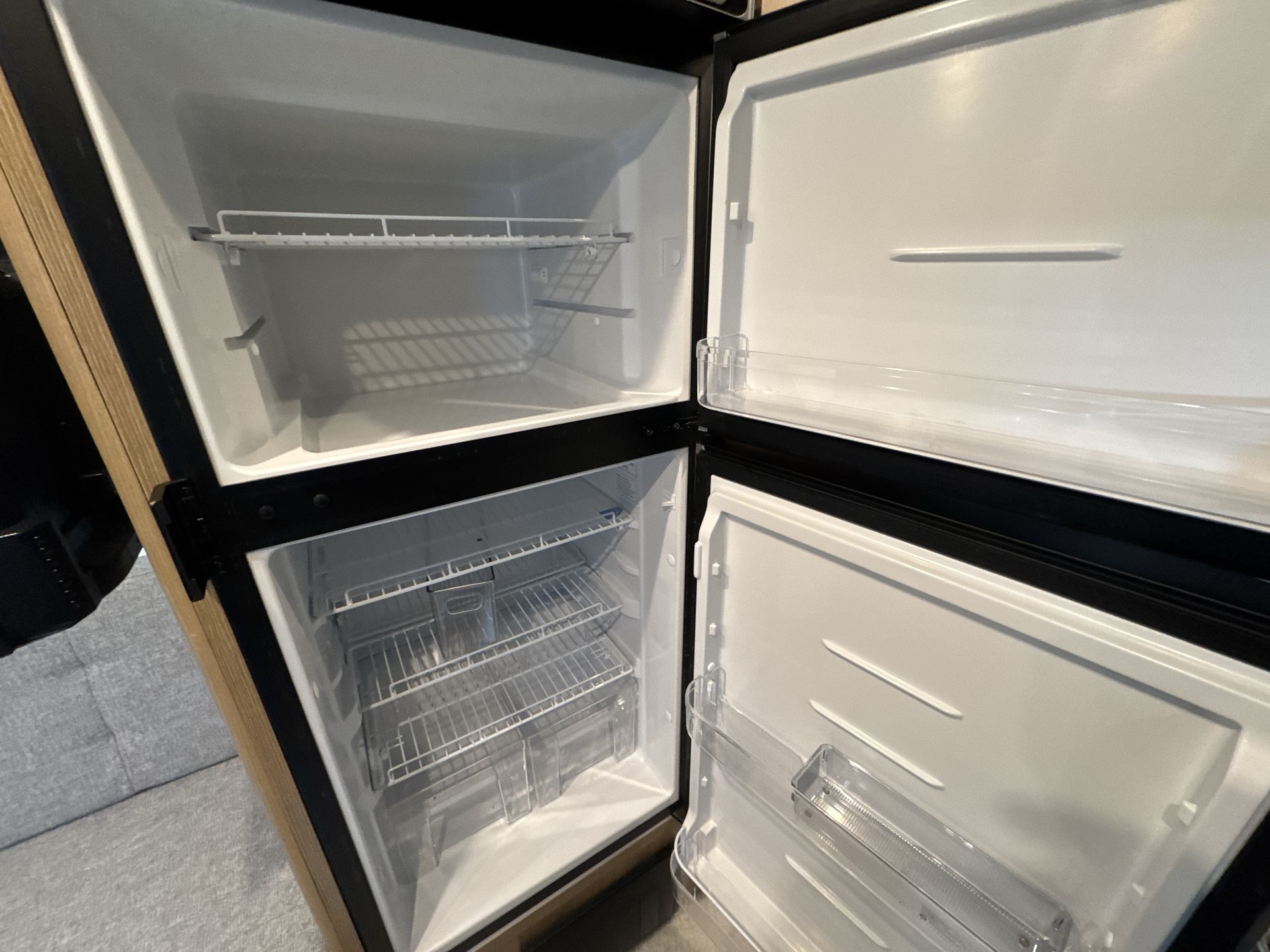 2024 Airstream 25FB Base