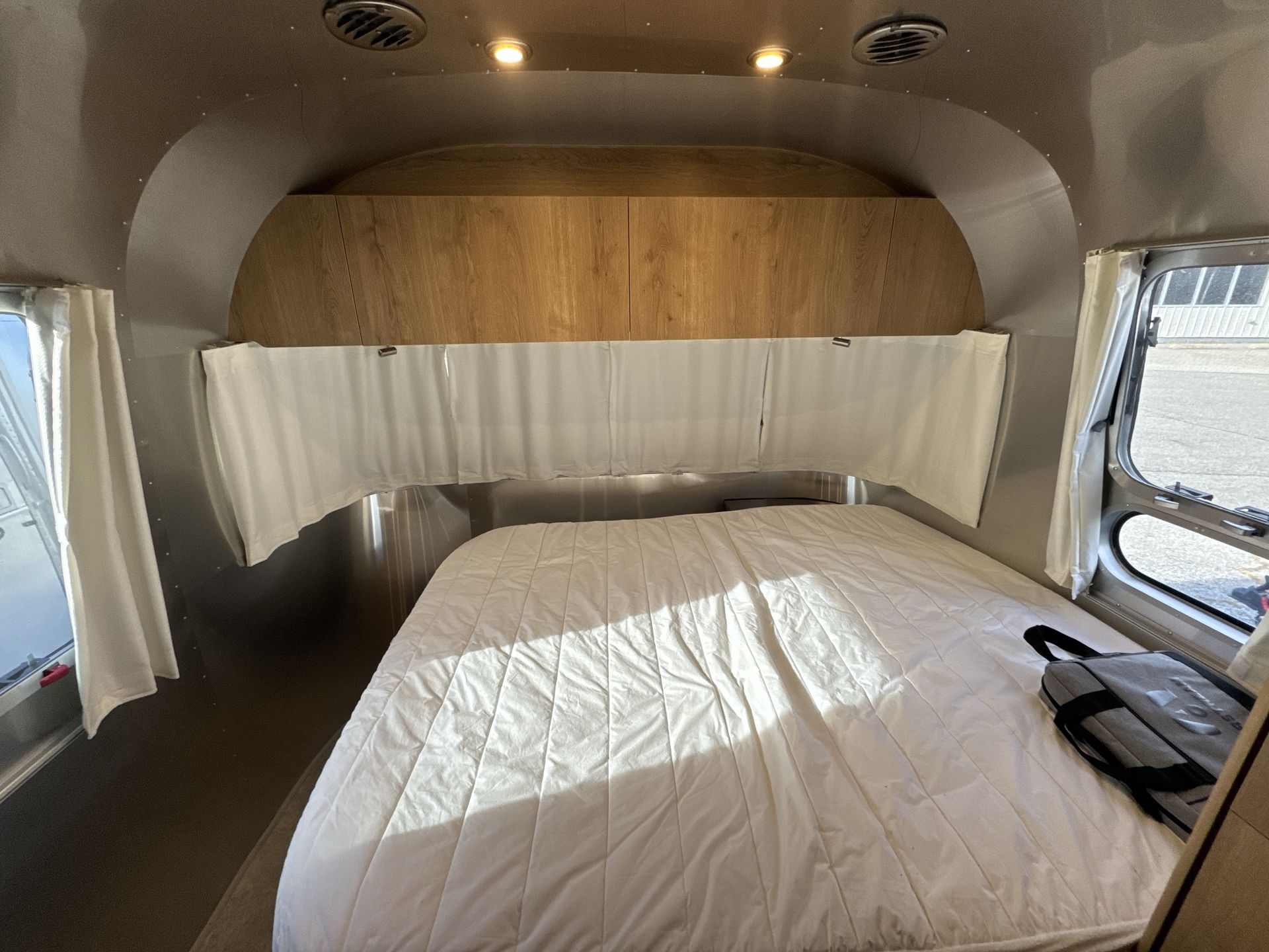2024 Airstream 25FB Base