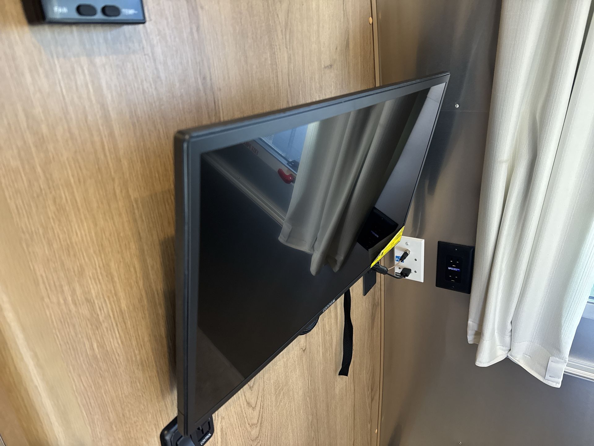 2024 Airstream 25FB Base