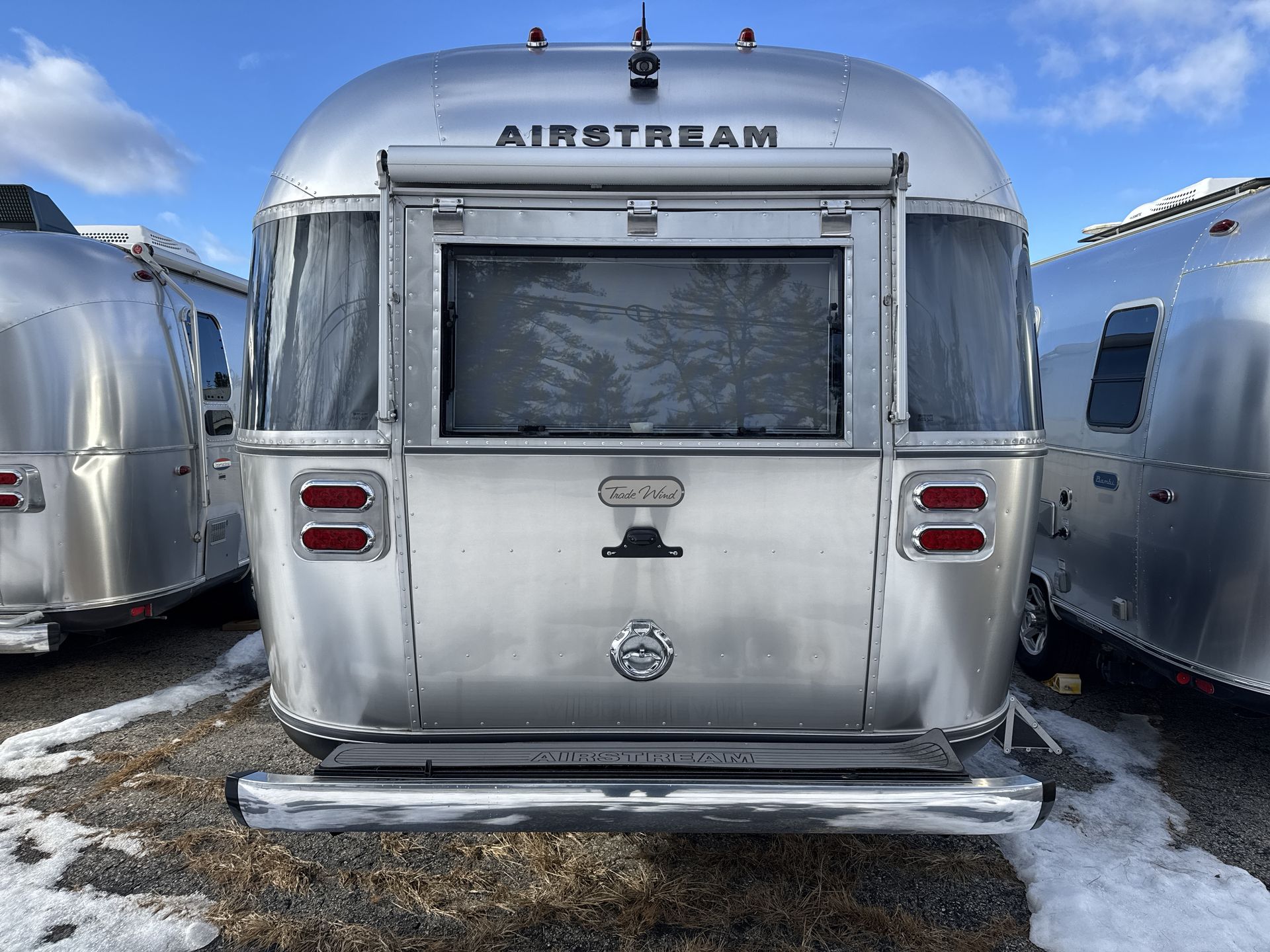 2024 Airstream 25FB Base