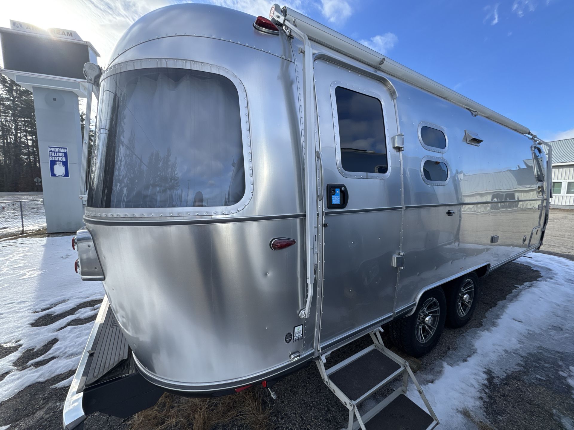 2024 Airstream 25FB Base