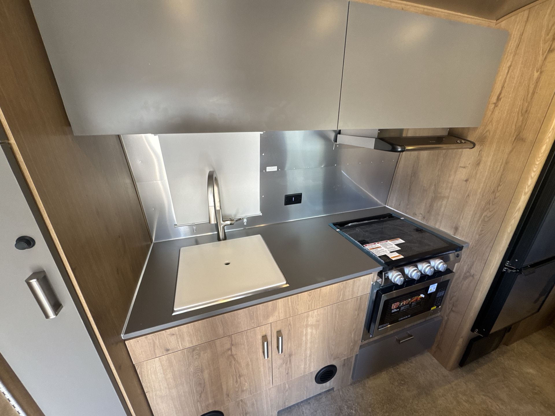 2026 Airstream 23FBT Base