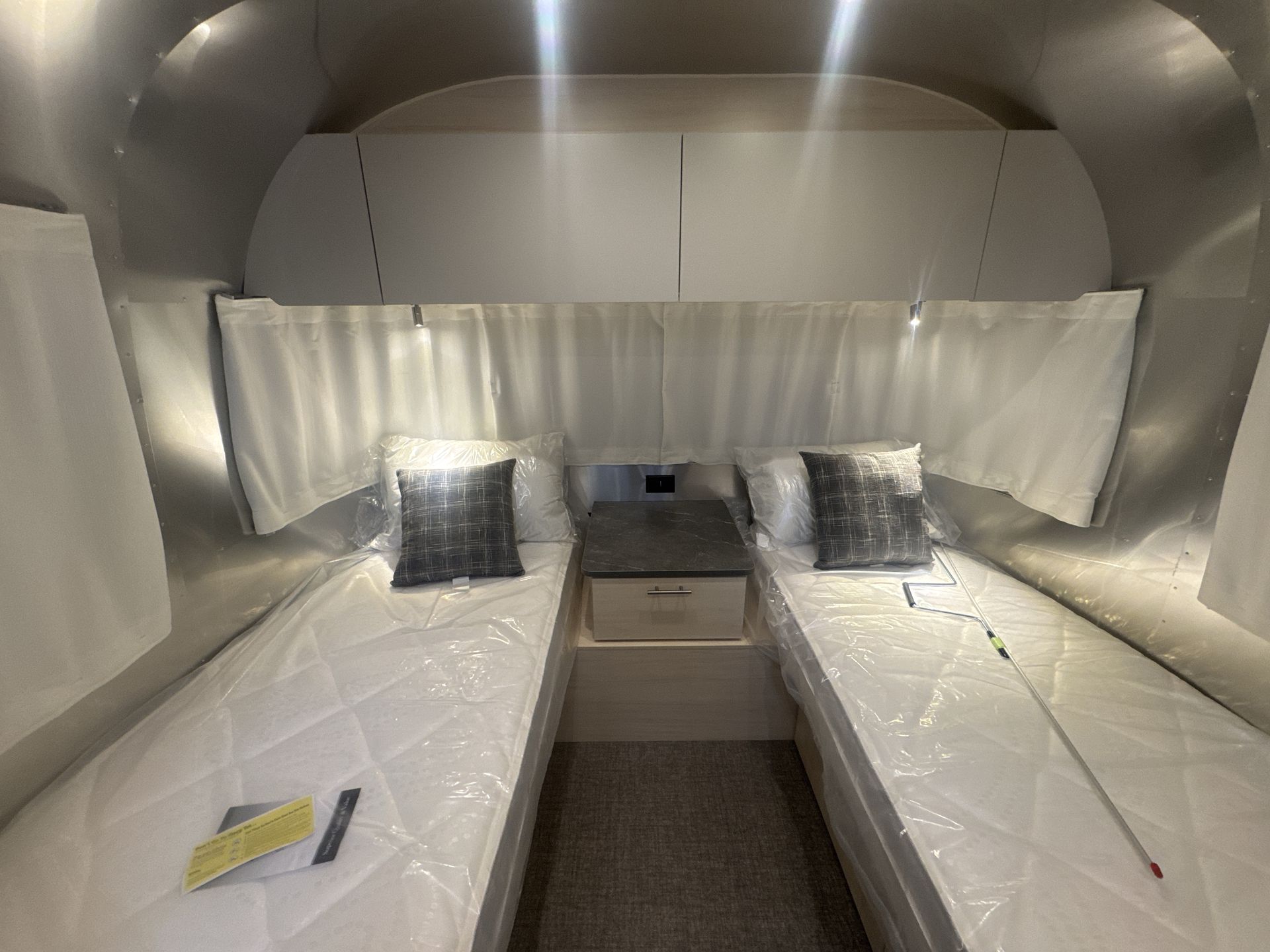 2025 Airstream 27FBT Base