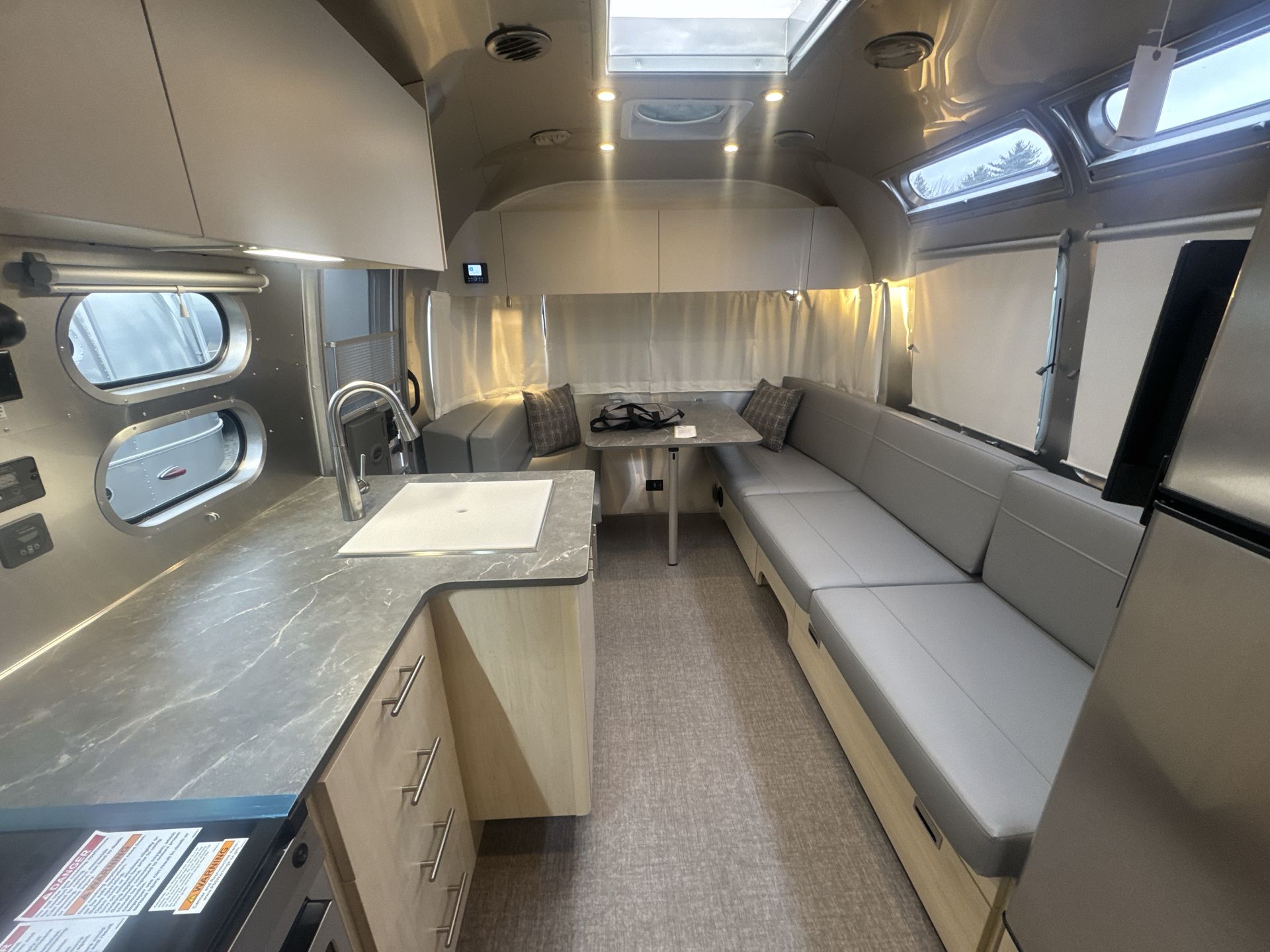 2025 Airstream 27FBT Base