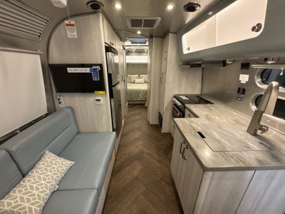 2025 Airstream 27FBQ Base
