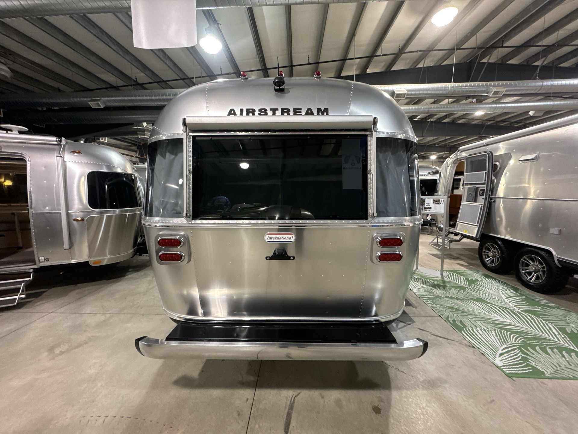 2025 Airstream 27FBQ Base
