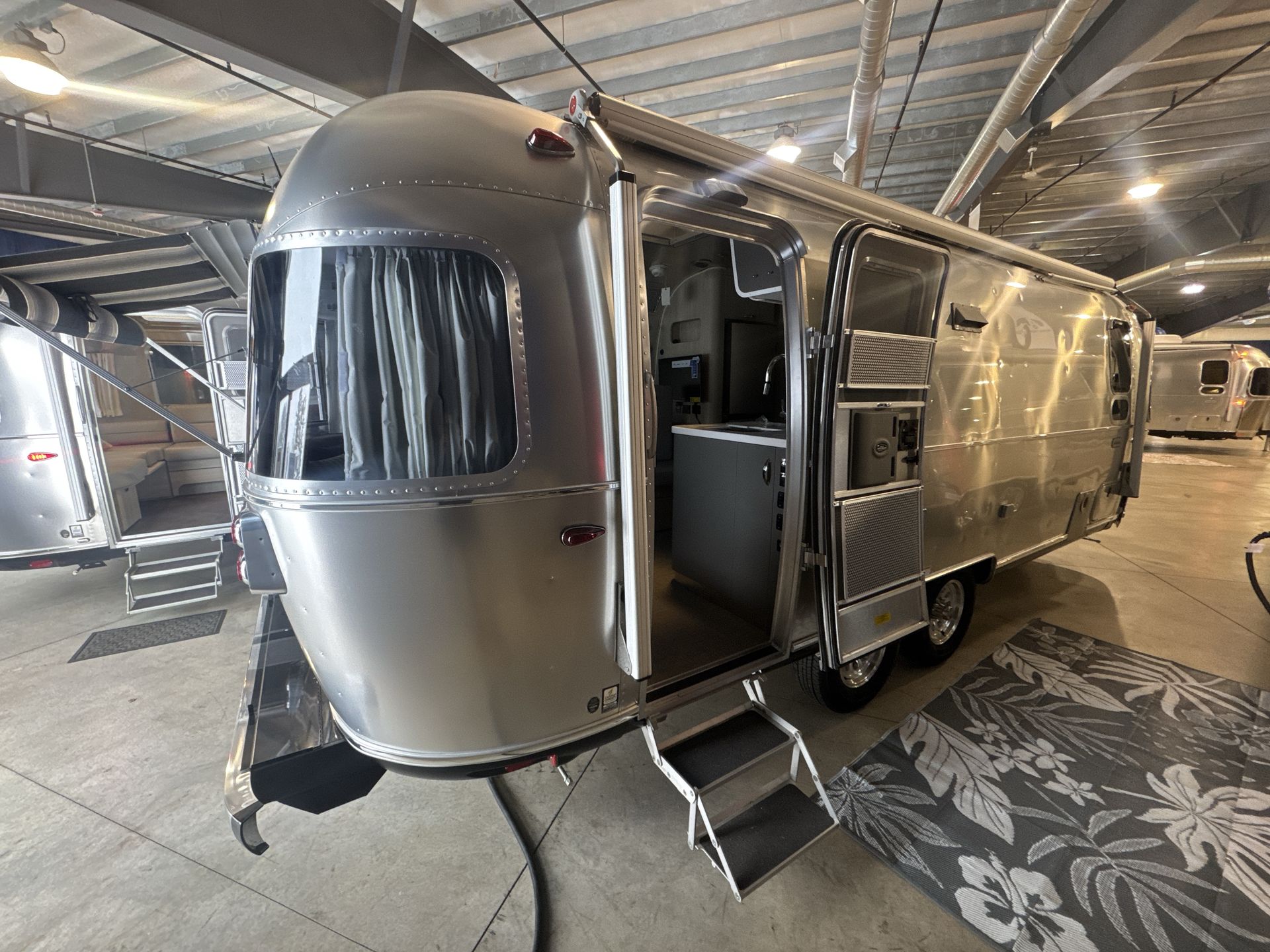 2025 Airstream 25FBT Base