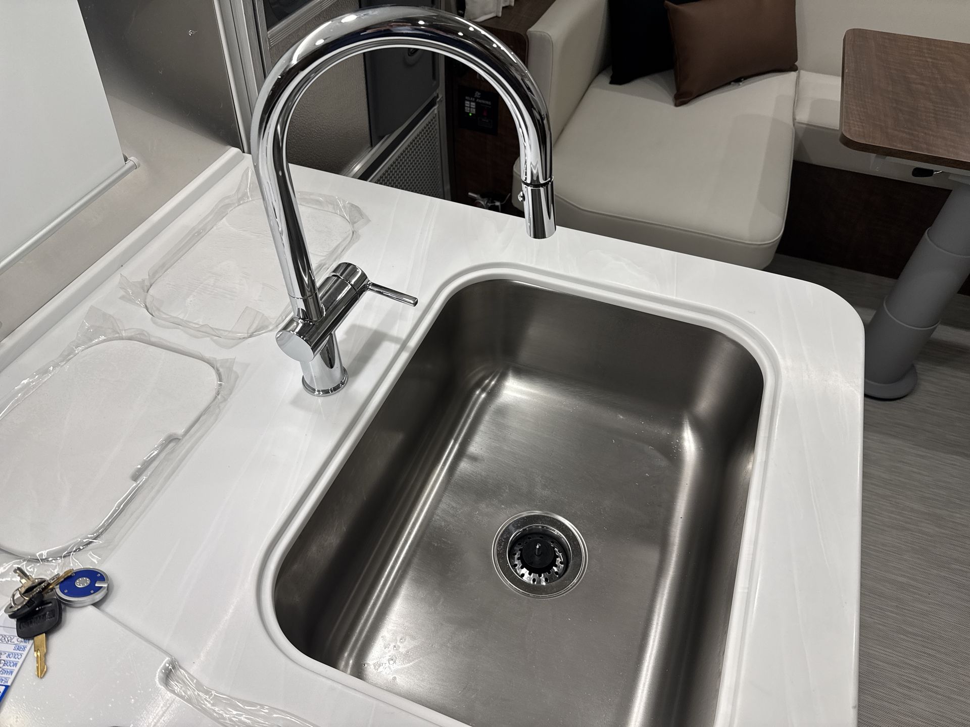 2026 Airstream 27FBT Base