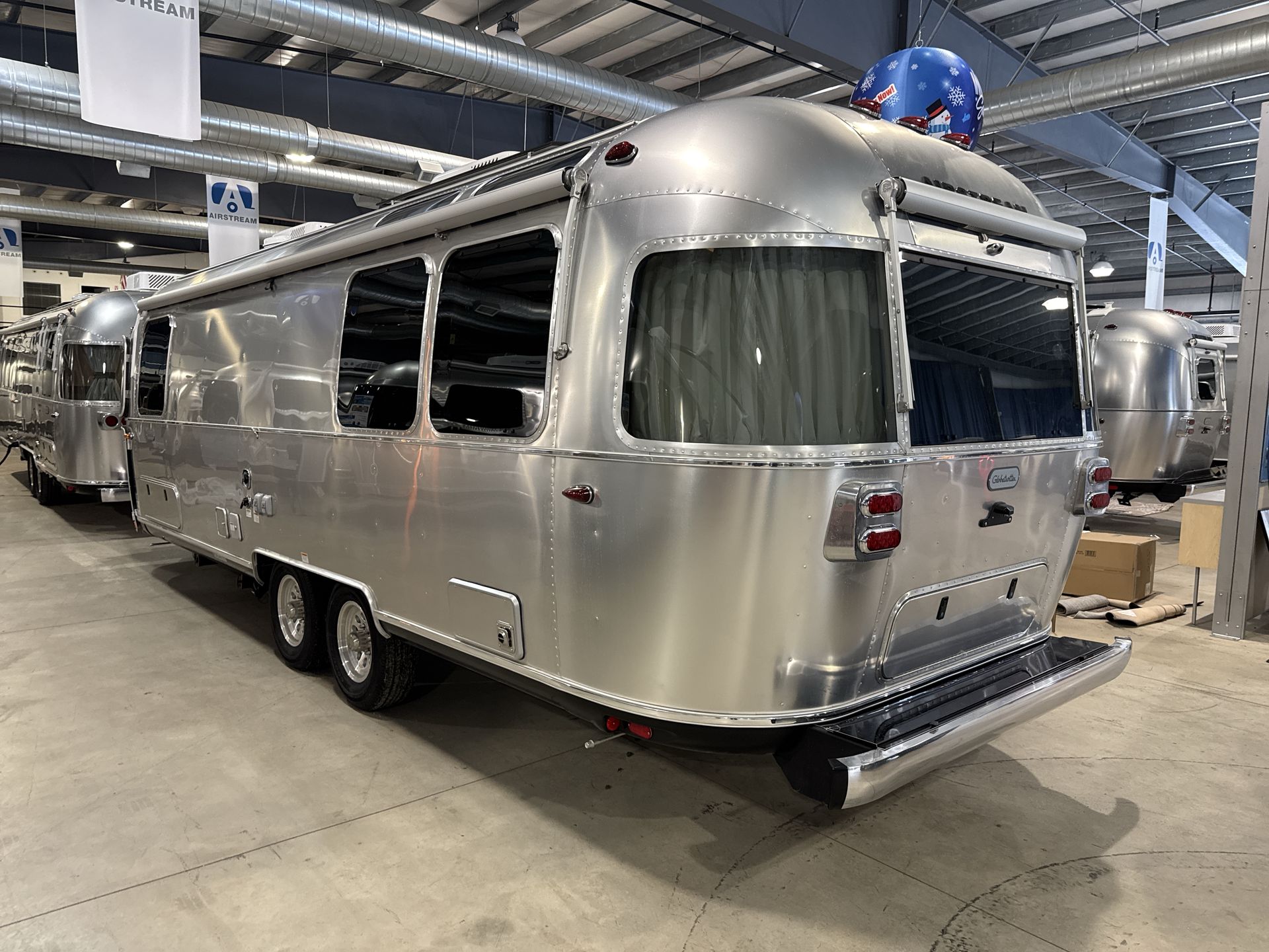 2026 Airstream 27FBT Base