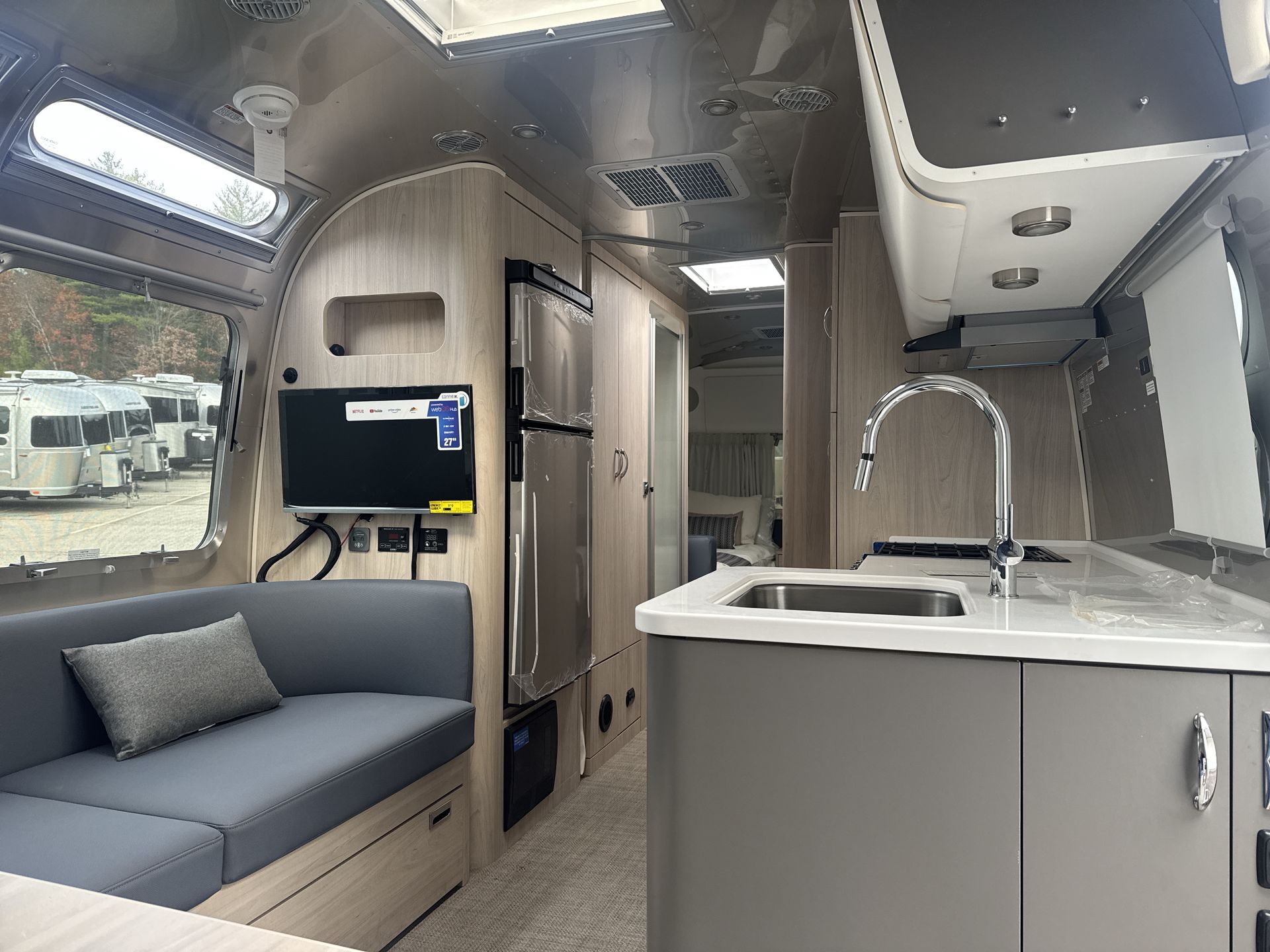 2026 Airstream 27FBT Base
