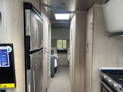 2026 Airstream 27FBT Base