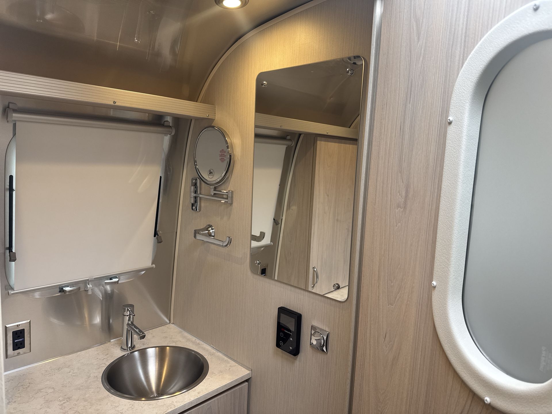 2026 Airstream 27FBT Base