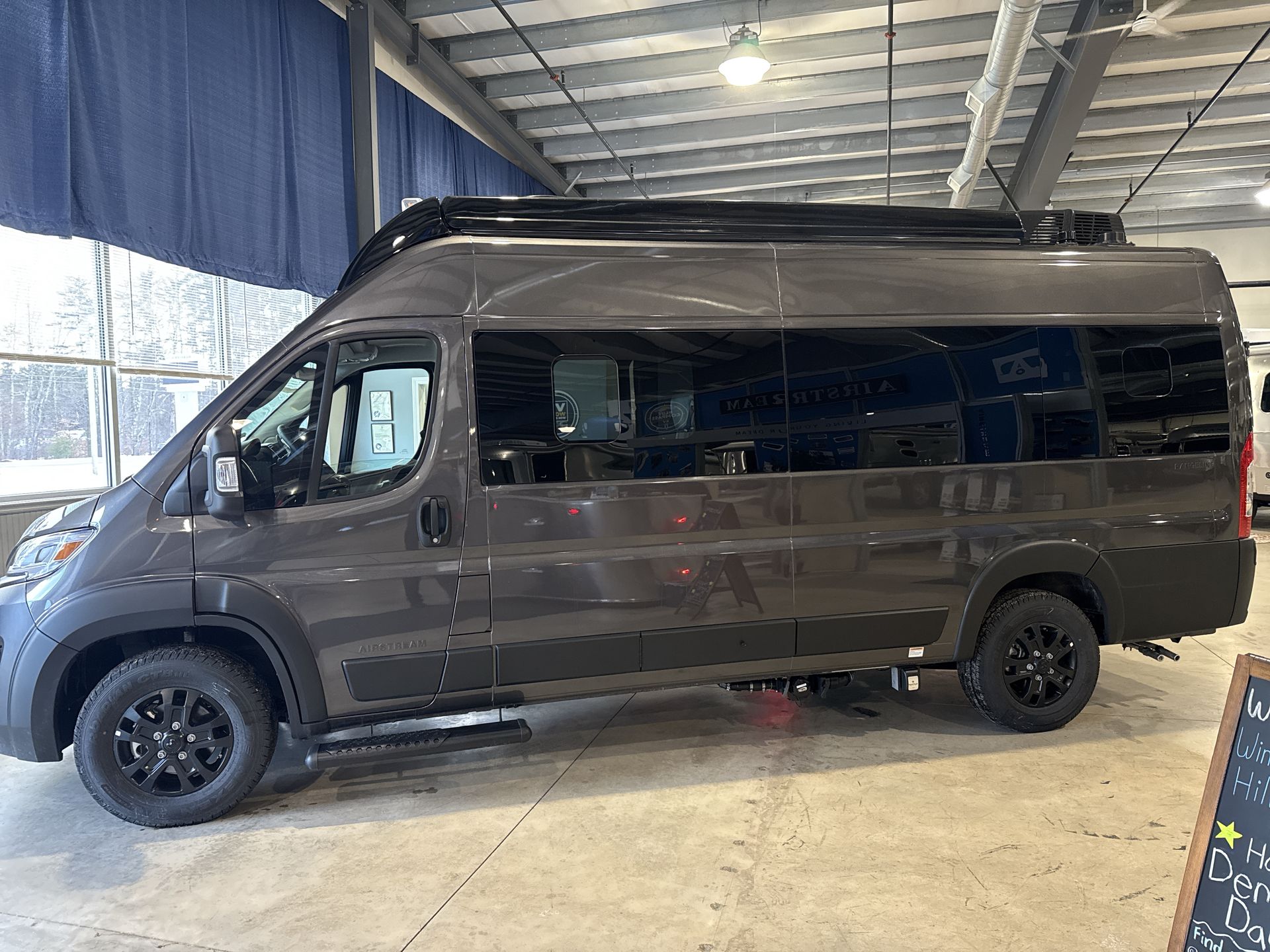 2026 Airstream Rangeline Base