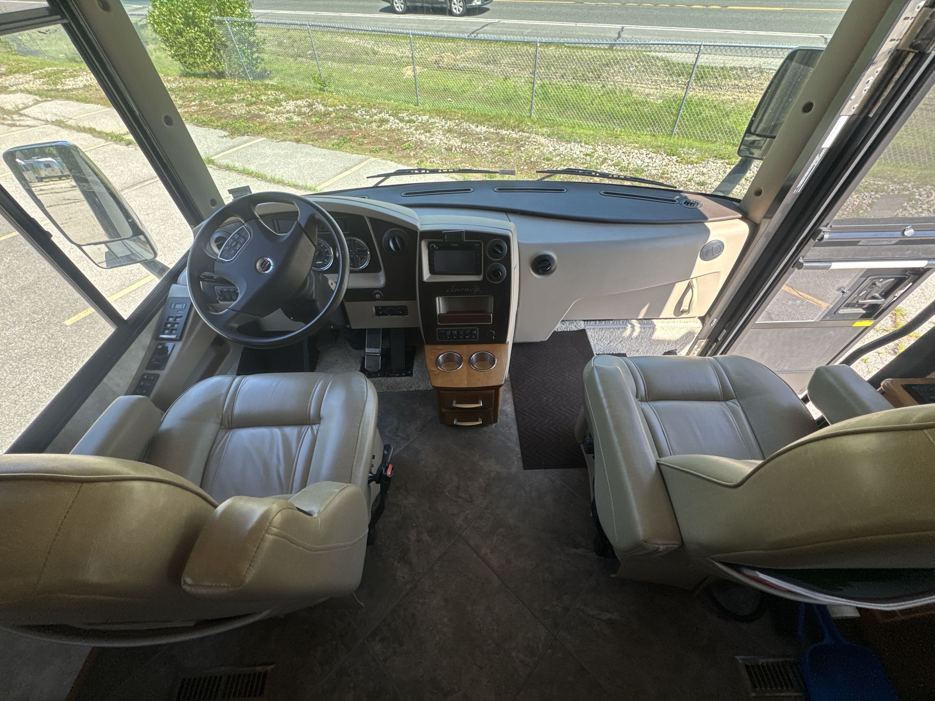 2012 Winnebago 34Y Journey Base